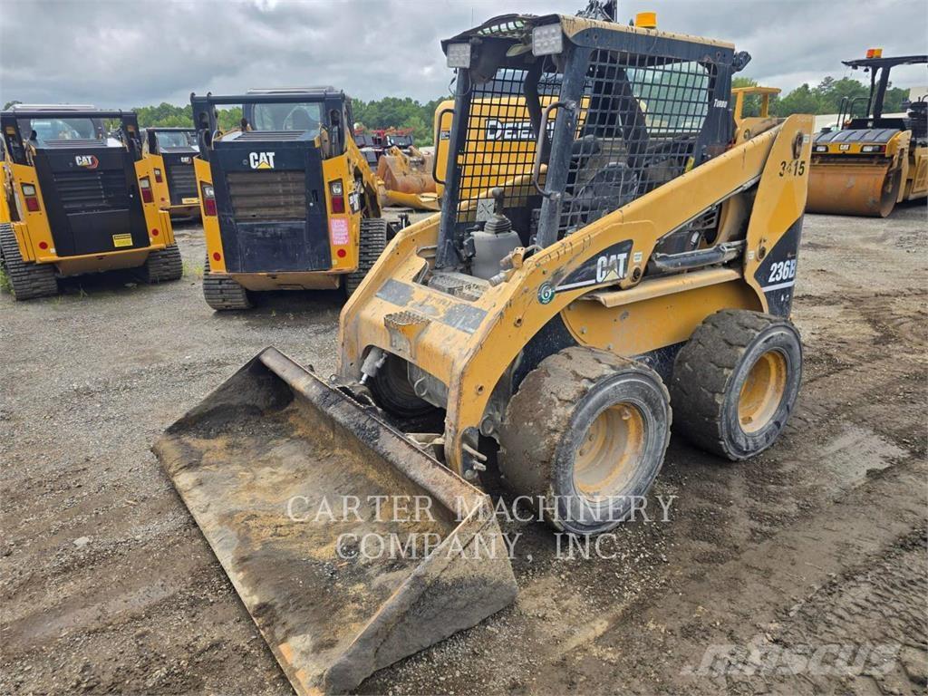 CAT 236 B 滑移装载机