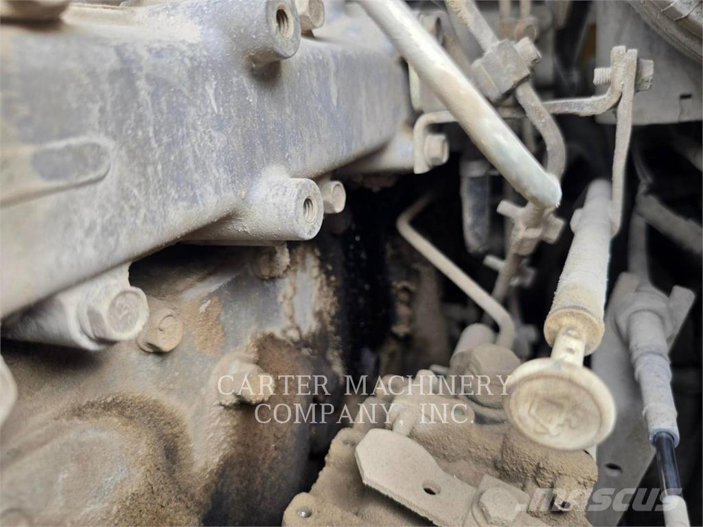 CAT 236 B 滑移装载机