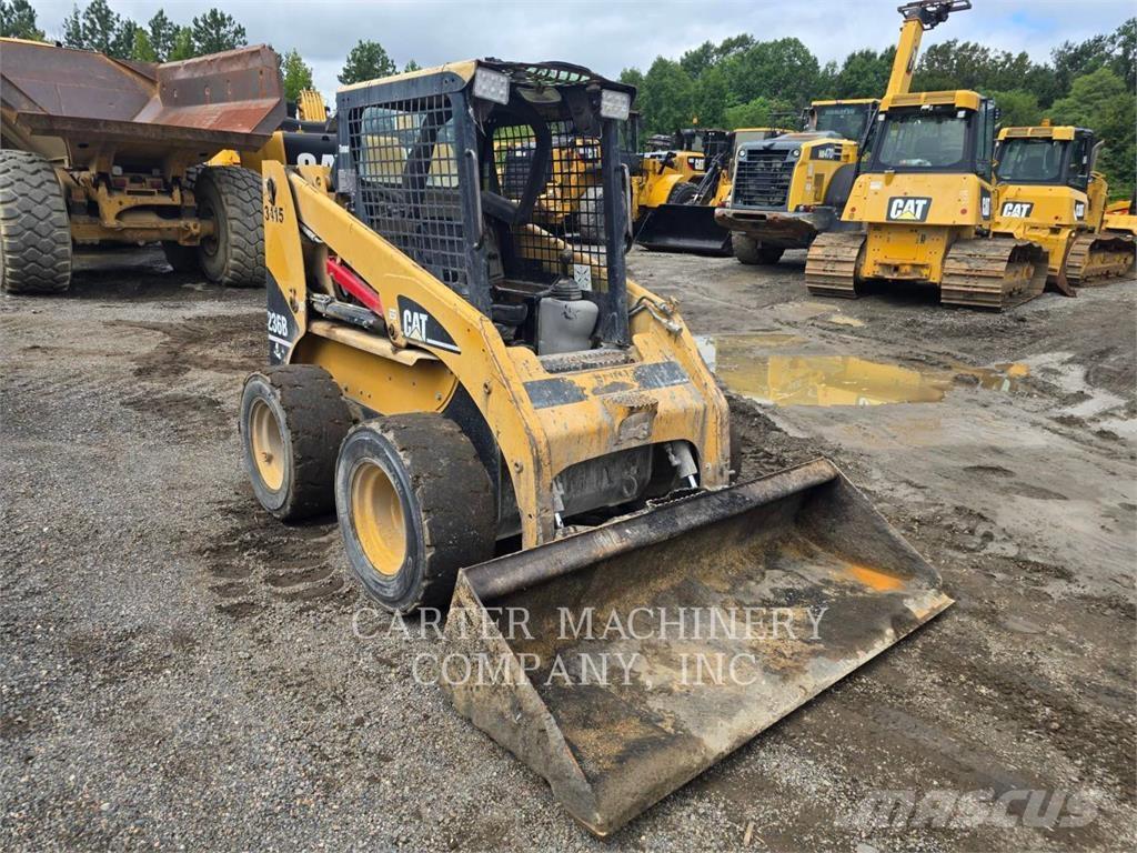 CAT 236 B 滑移装载机