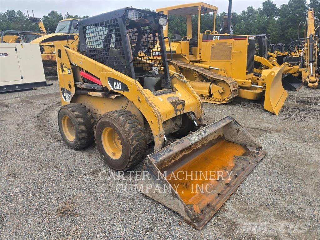 CAT 236 B SERIES 3 滑移装载机