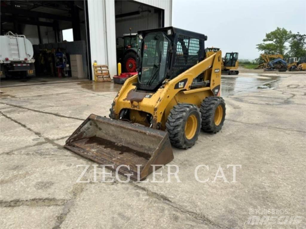 CAT 236B3 滑移装载机