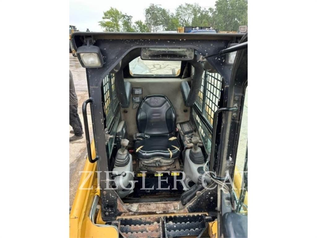 CAT 236B3 滑移装载机