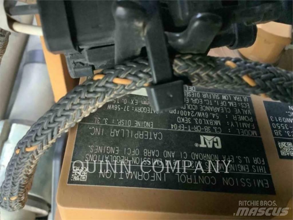 CAT 236D 滑移装载机