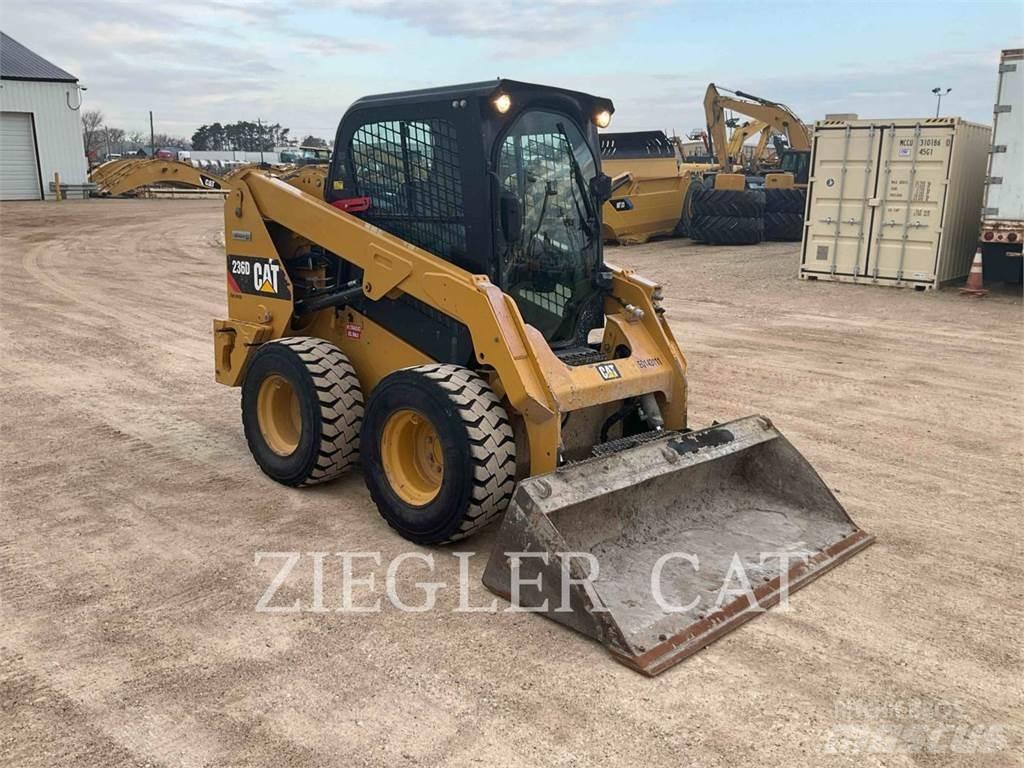 CAT 236D 滑移装载机