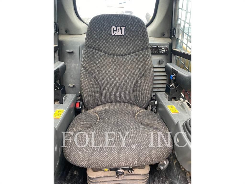 CAT 236D 滑移装载机