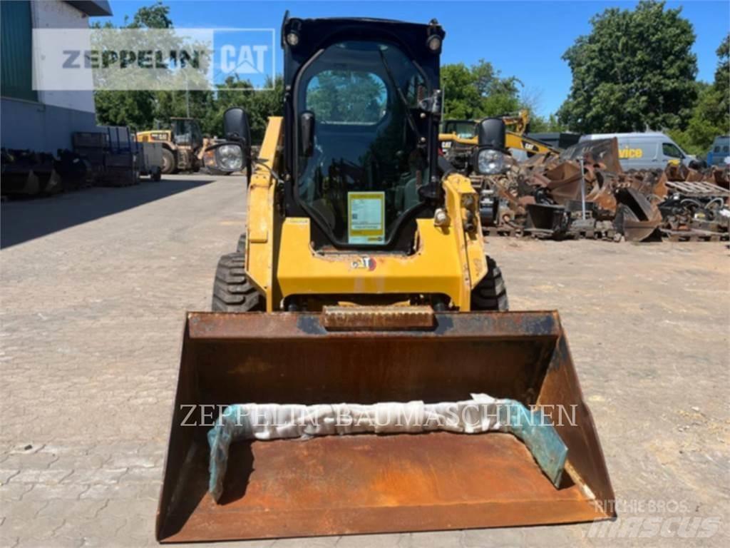 CAT 236D 滑移装载机