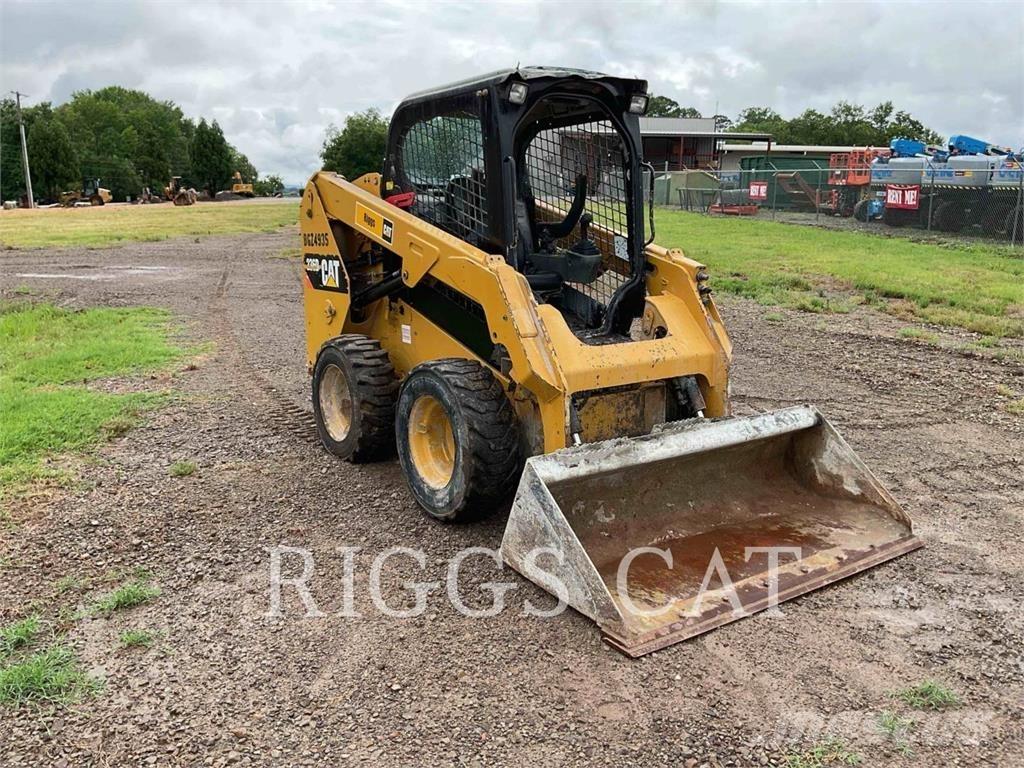 CAT 236D 滑移装载机