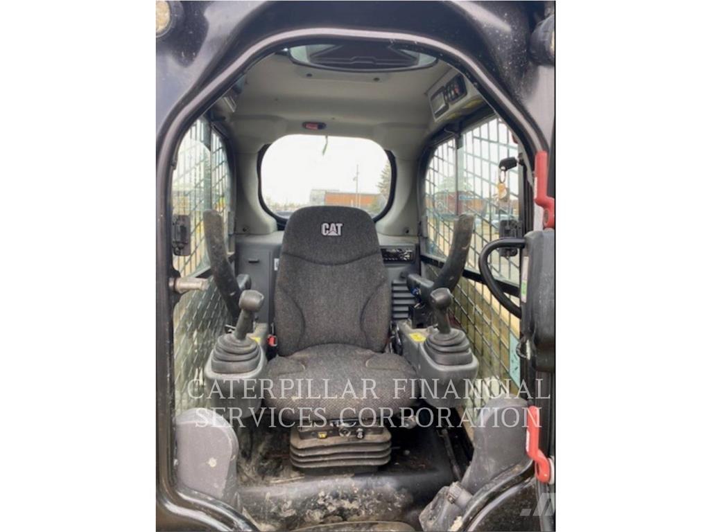 CAT 236D 滑移装载机