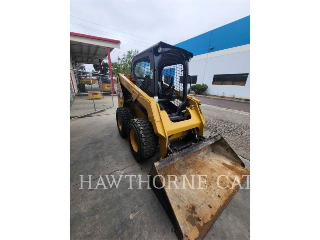 CAT 236D 滑移装载机