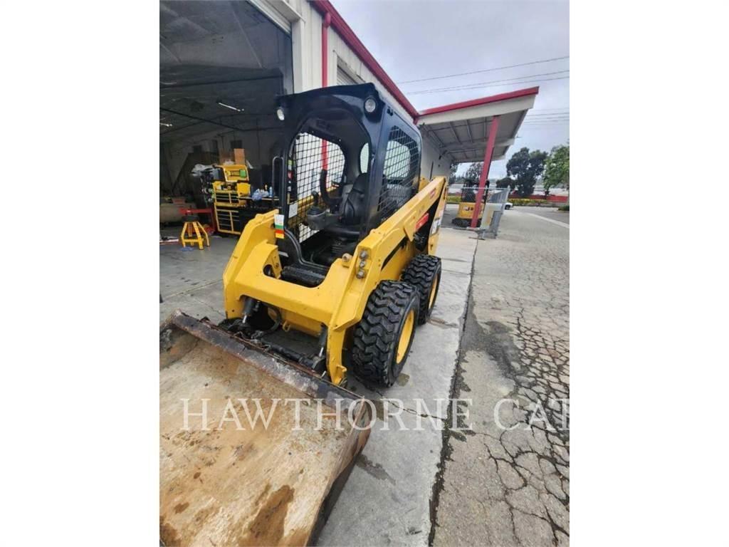 CAT 236D 滑移装载机