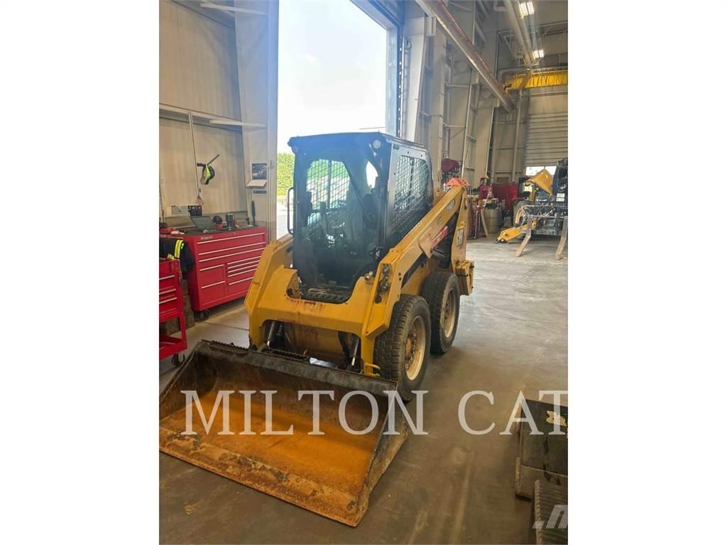 CAT 236D 3 滑移装载机