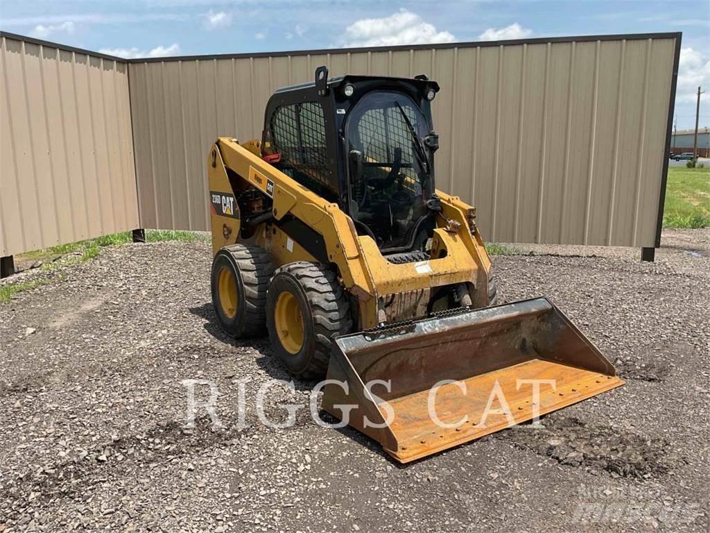 CAT 236D A 滑移装载机