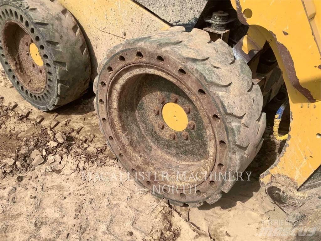 CAT 236D CQ 滑移装载机