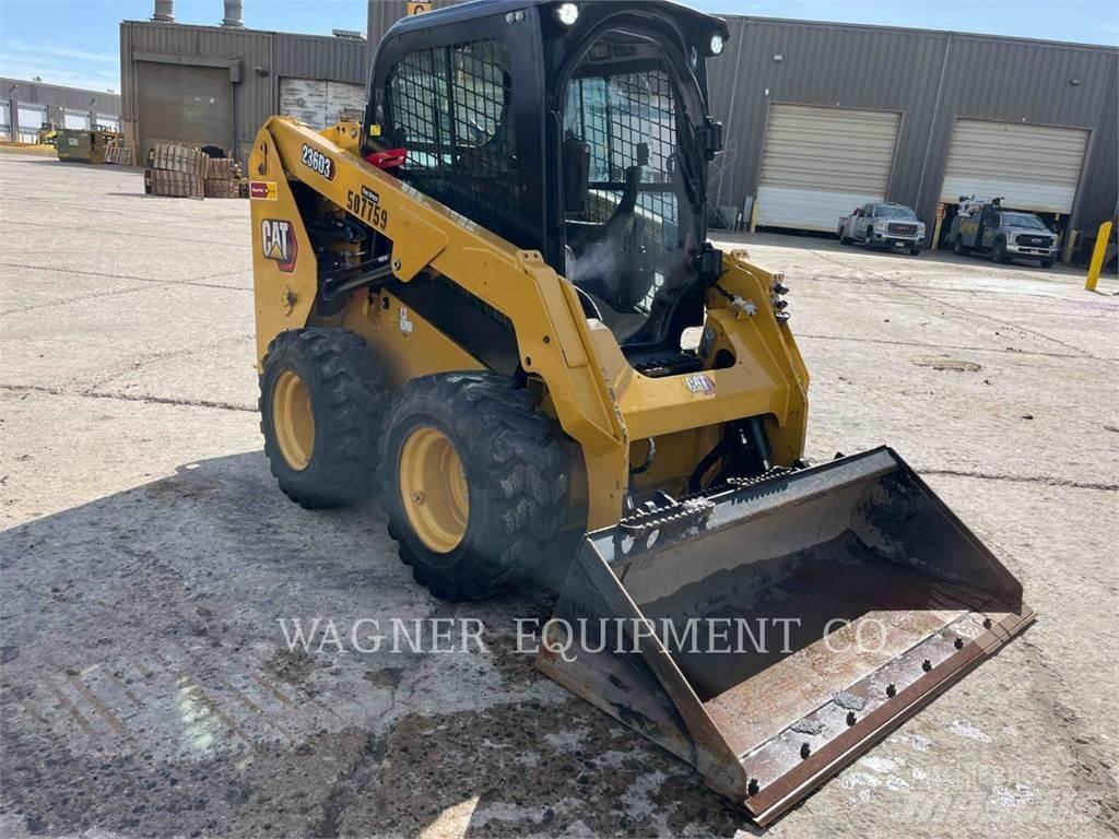 CAT 236D3 滑移装载机