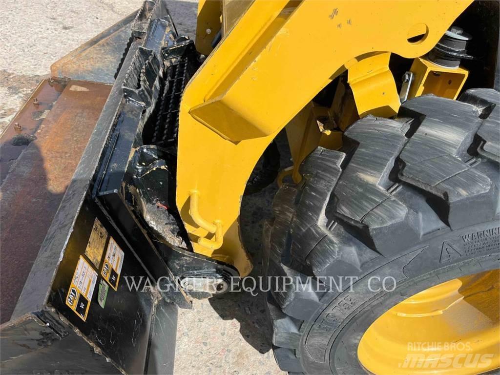 CAT 236D3 滑移装载机