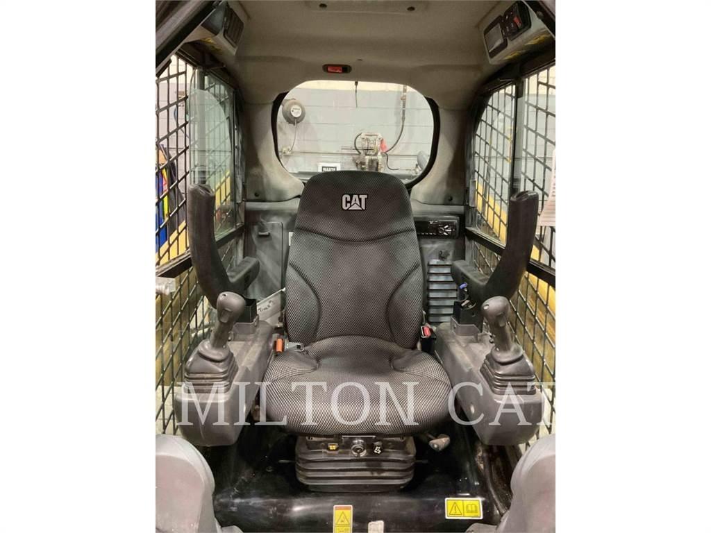 CAT 236D3 滑移装载机