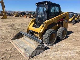 CAT 236D3 滑移装载机