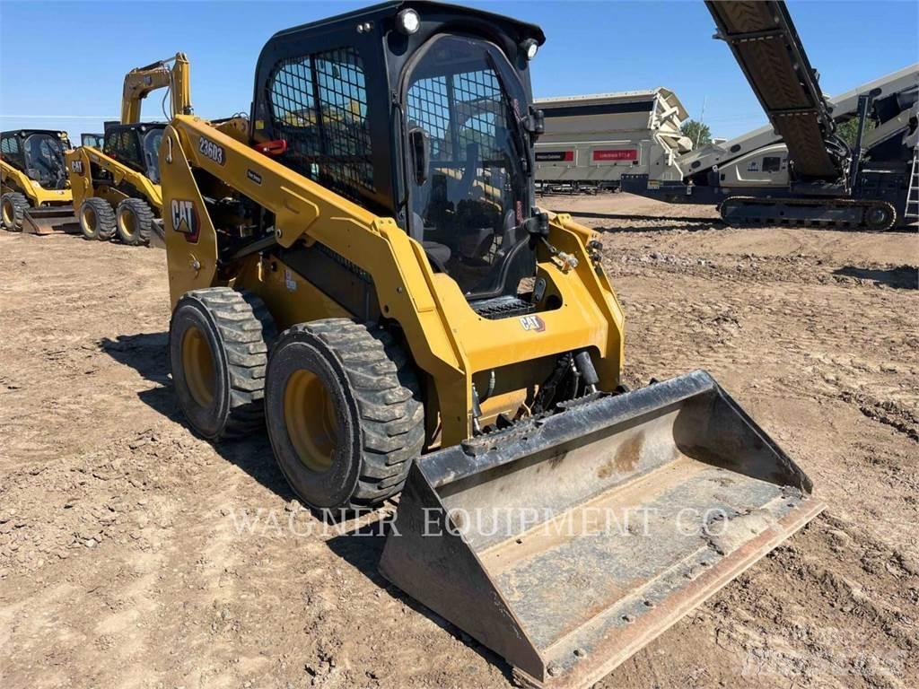 CAT 236D3 滑移装载机
