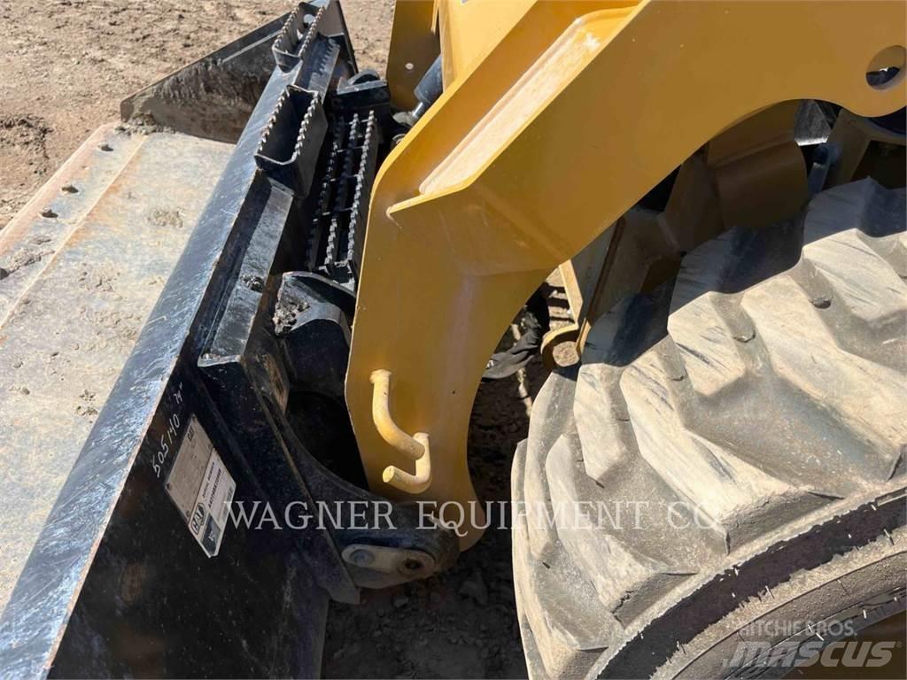 CAT 236D3 滑移装载机
