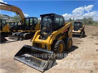 CAT 236D3 滑移装载机
