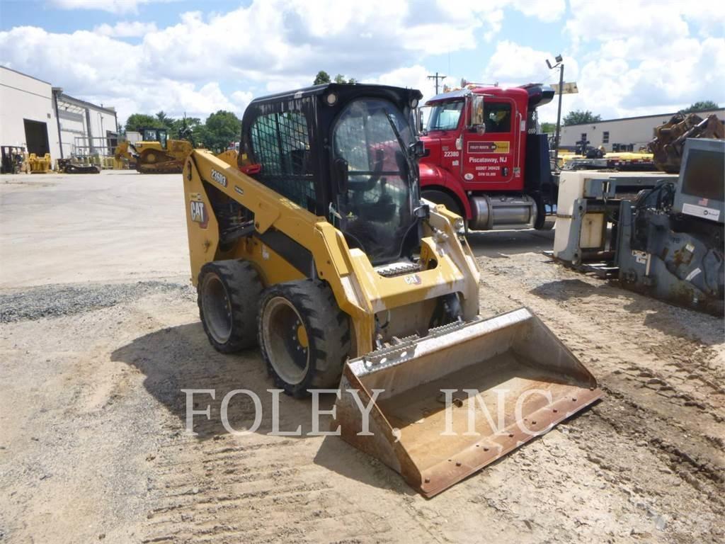 CAT 236D3 滑移装载机
