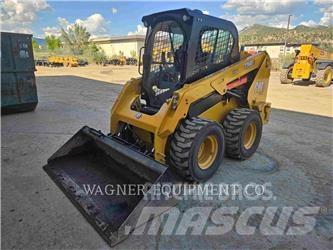 CAT 236D3 滑移装载机