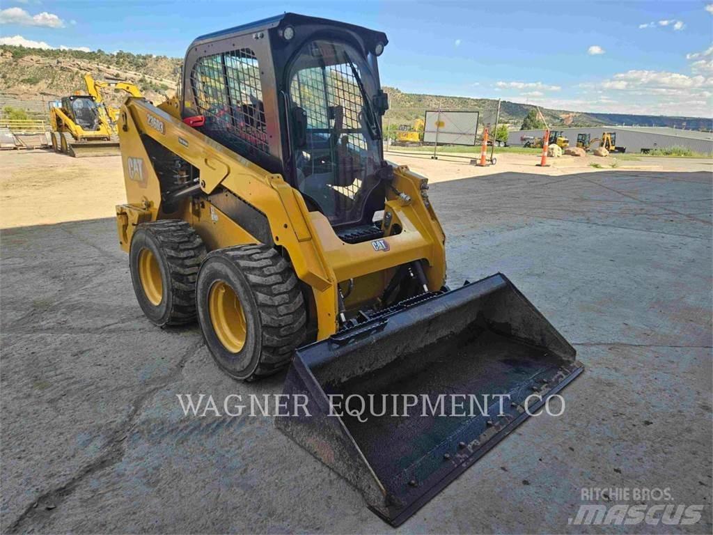 CAT 236D3 滑移装载机