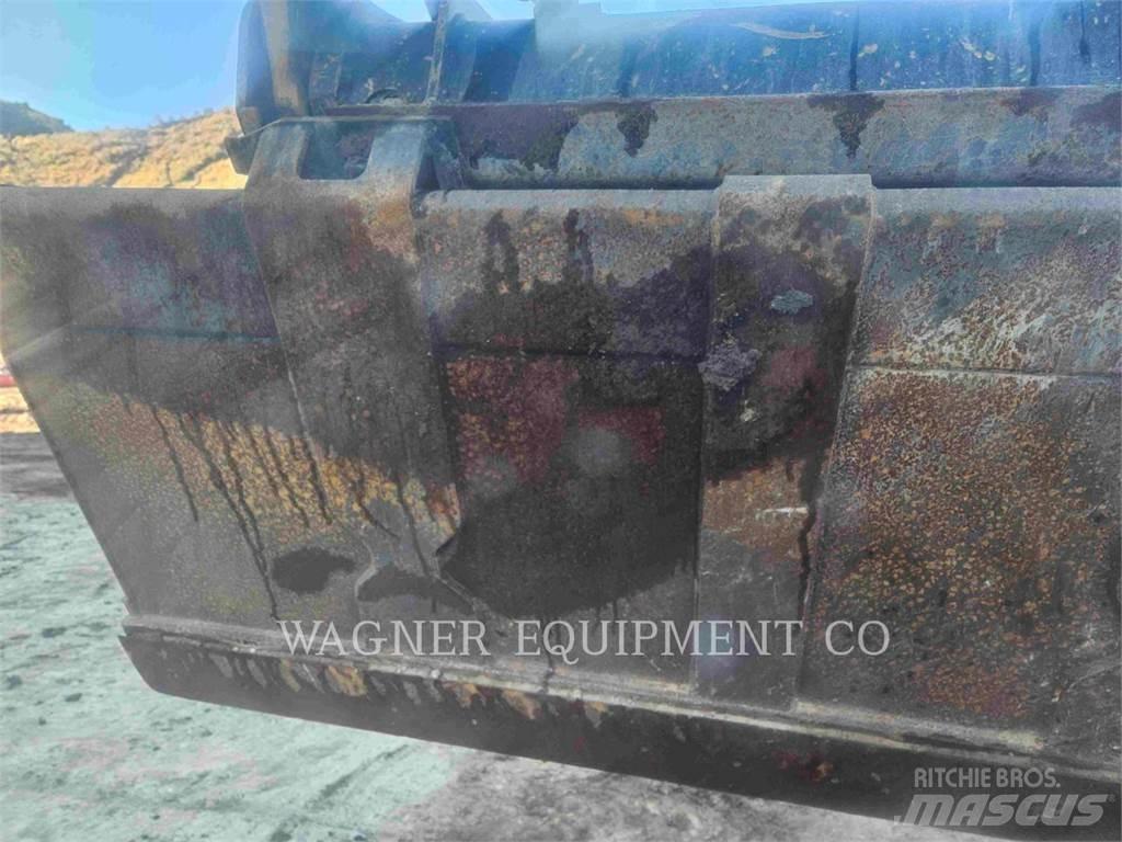 CAT 236D3 滑移装载机