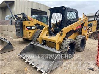CAT 236D3 滑移装载机
