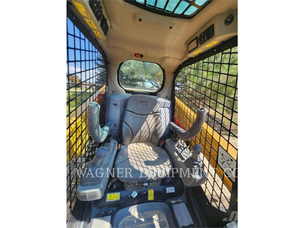 CAT 236D3 滑移装载机