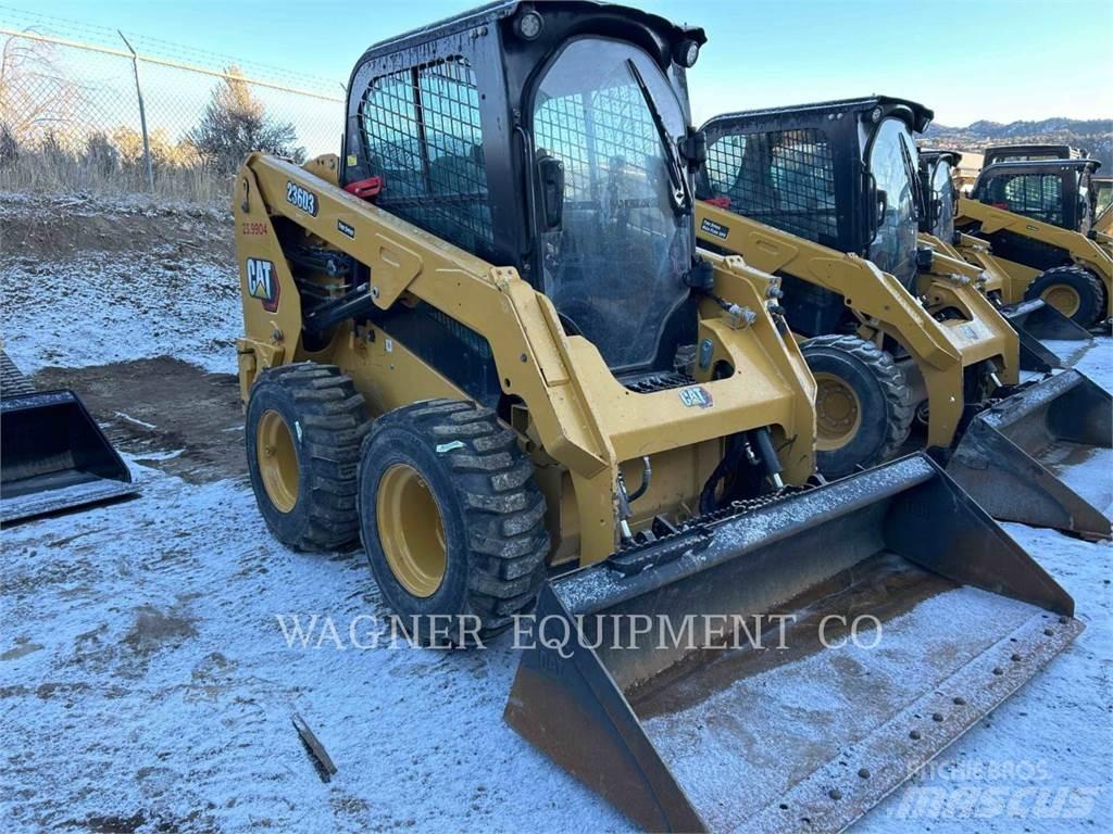 CAT 236D3 滑移装载机