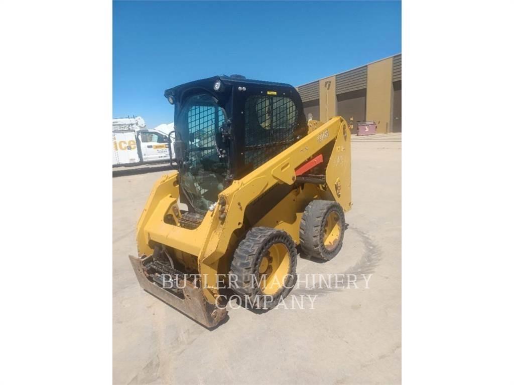 CAT 236D3 滑移装载机