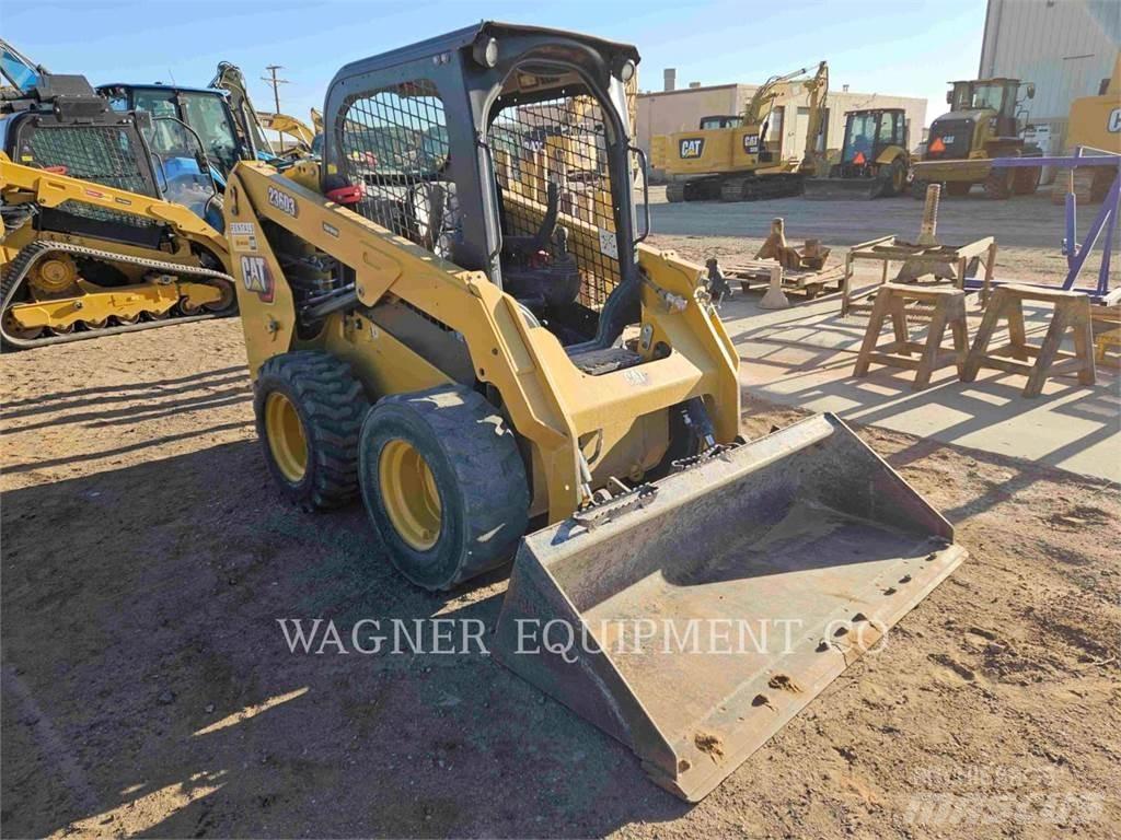 CAT 236D3 滑移装载机