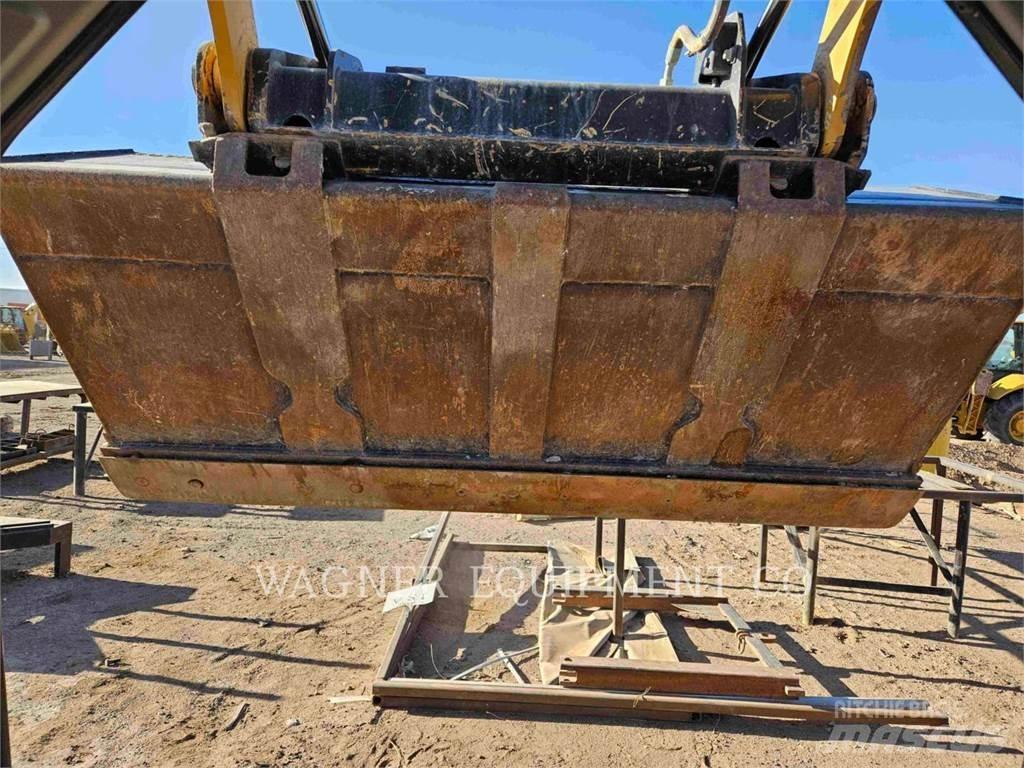 CAT 236D3 滑移装载机