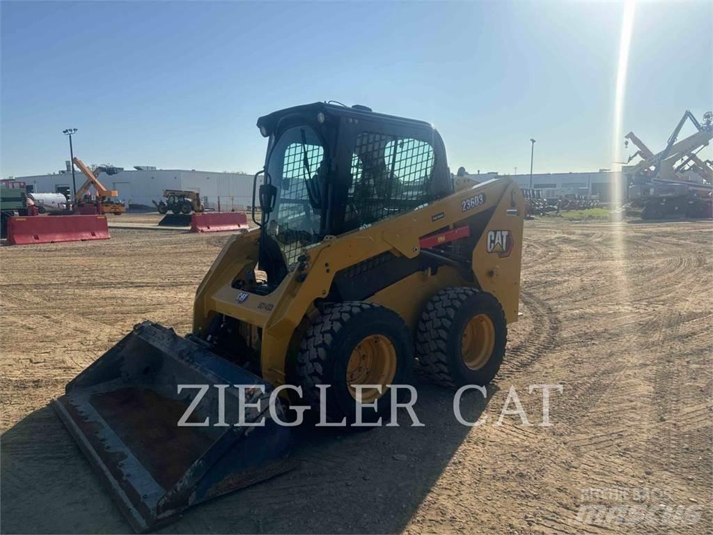 CAT 236D3 滑移装载机