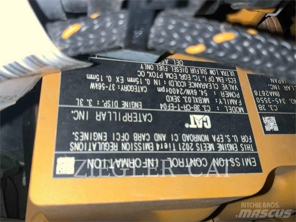 CAT 236D3 滑移装载机