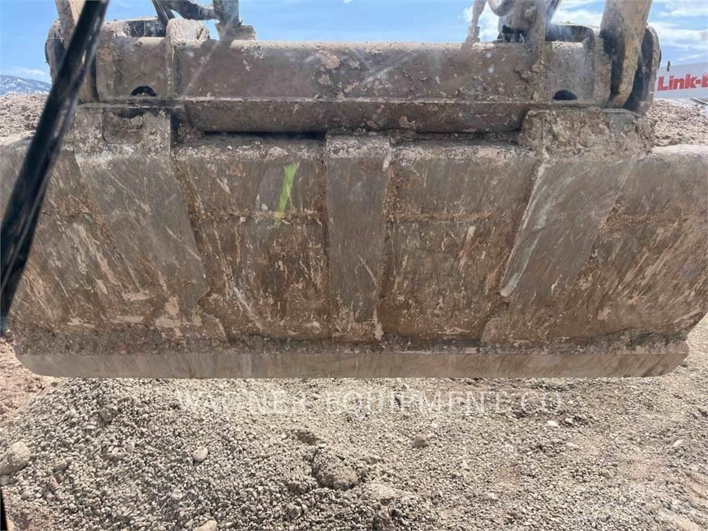 CAT 236D3 滑移装载机
