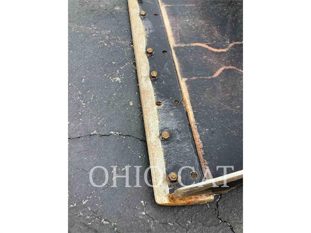 CAT 236D3 滑移装载机