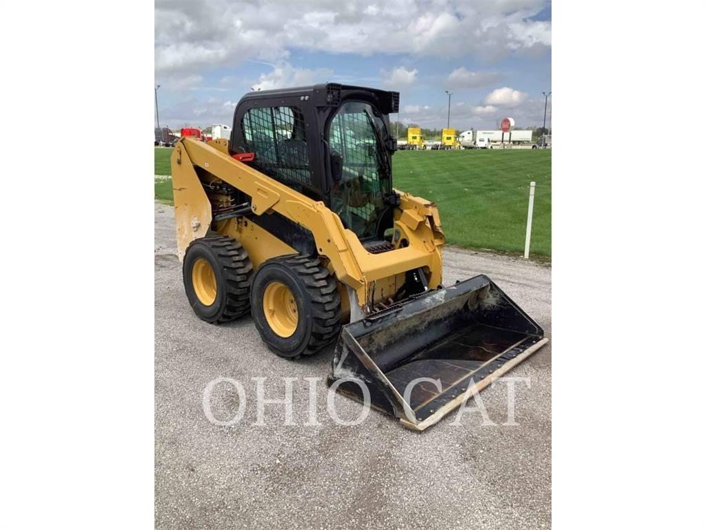 CAT 236D3 滑移装载机