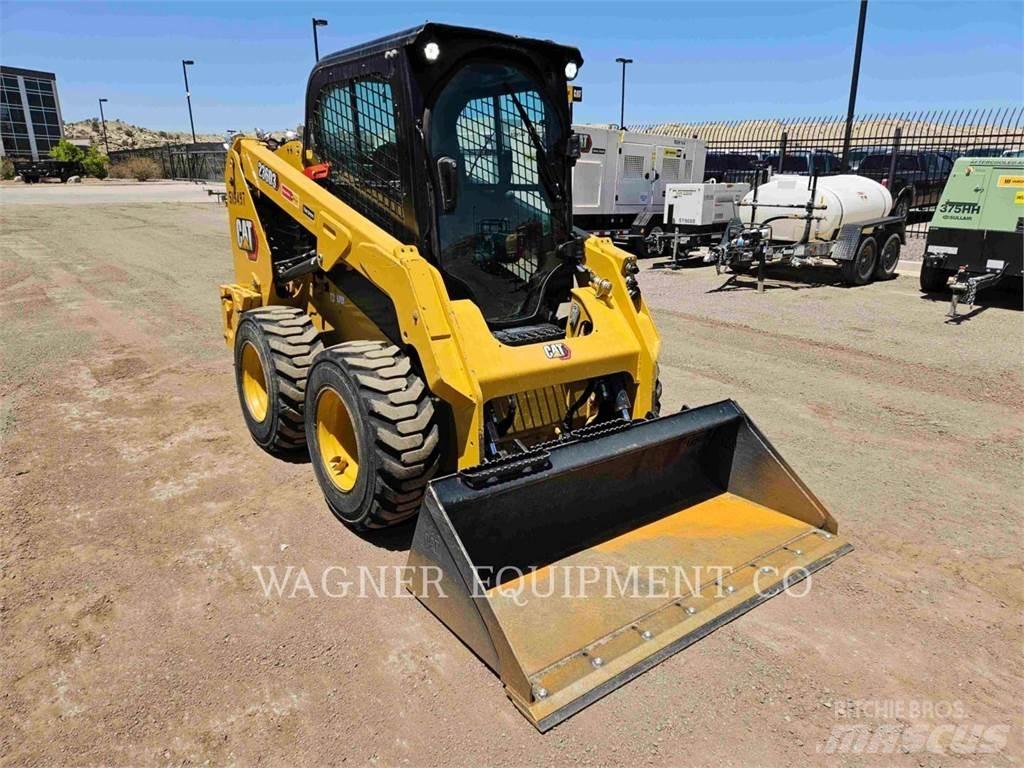 CAT 236D3 滑移装载机