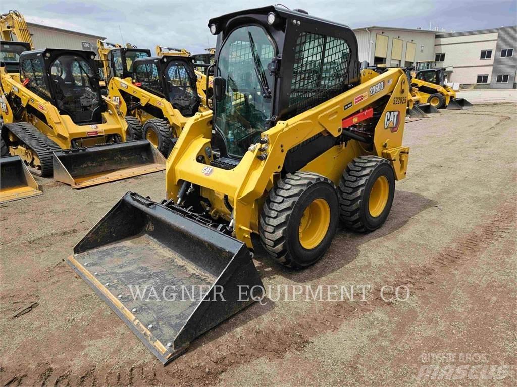 CAT 236D3 滑移装载机
