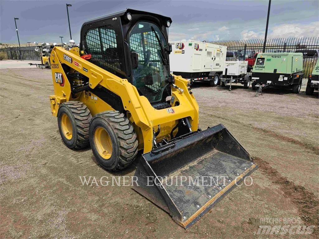 CAT 236D3 滑移装载机