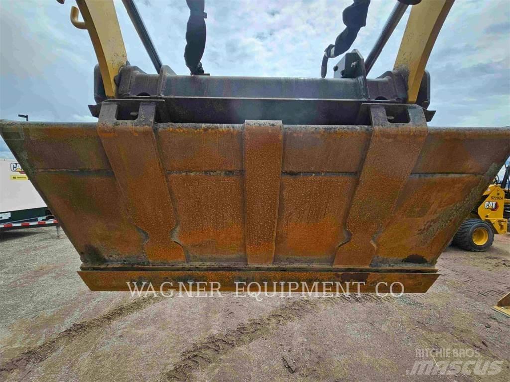 CAT 236D3 滑移装载机