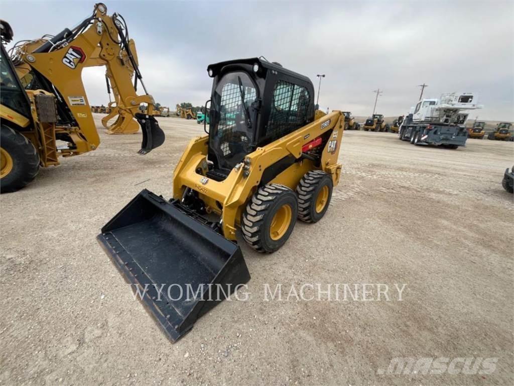 CAT 236D3 滑移装载机