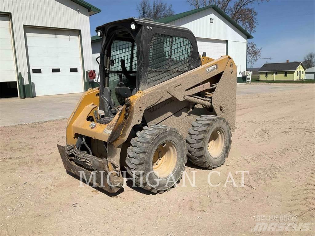 CAT 236D3 A2Q 滑移装载机