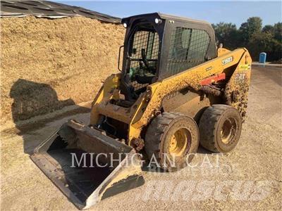 CAT 236D3 AQ 滑移装载机