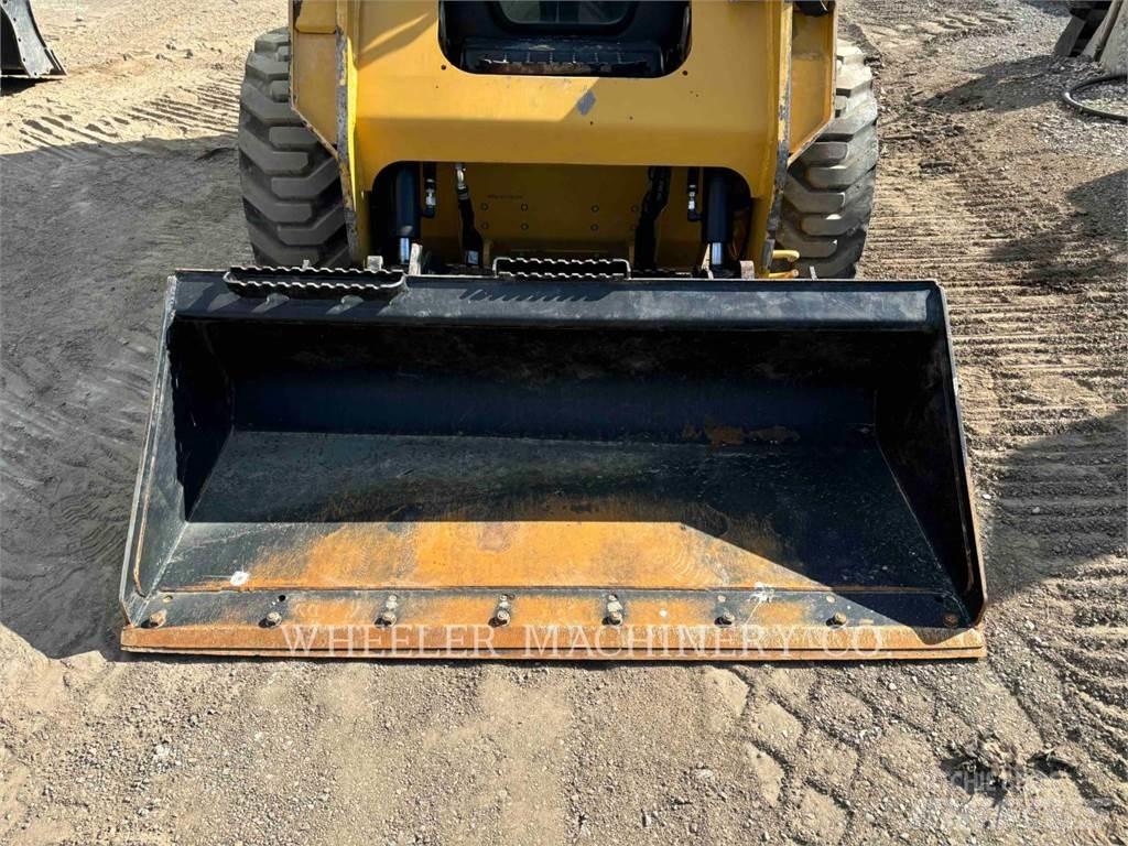 CAT 236D3 C3H2 滑移装载机