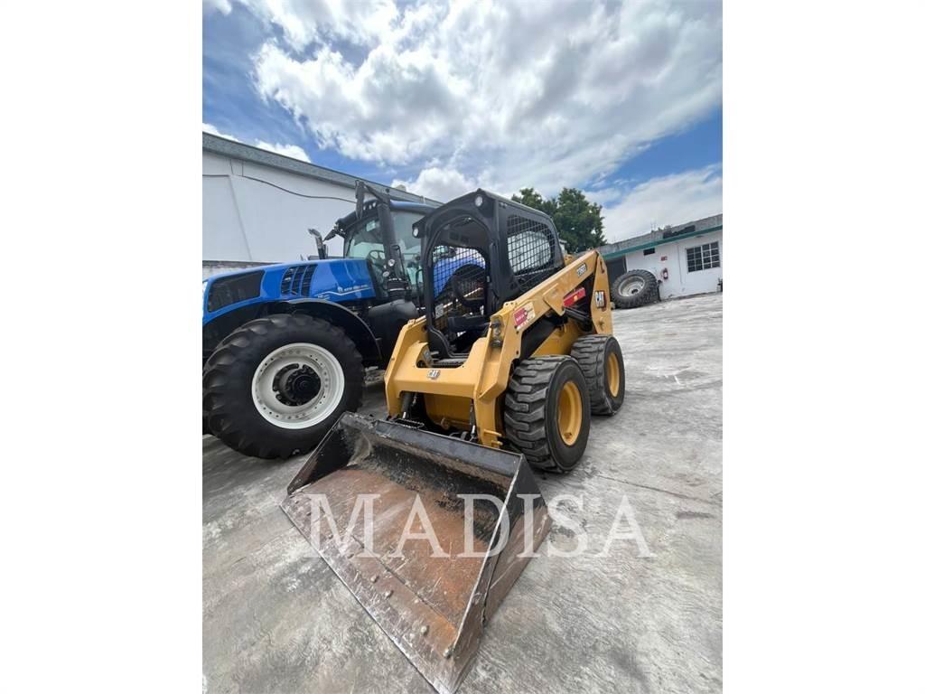 CAT 236D3LRC 滑移装载机