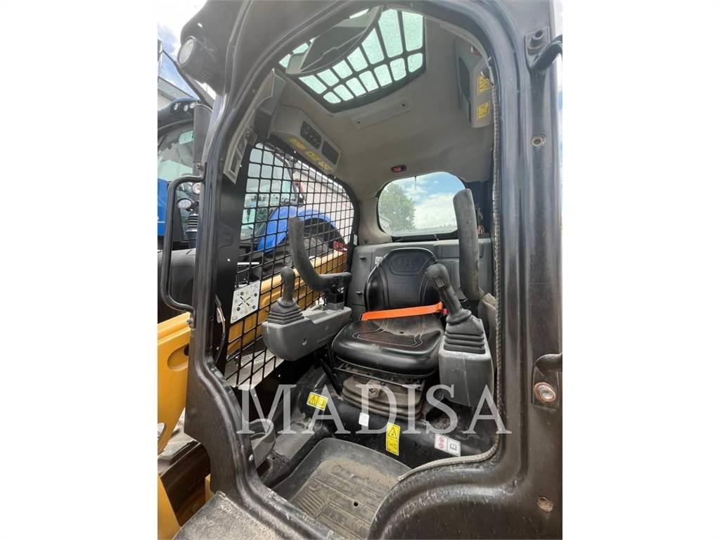 CAT 236D3LRC 滑移装载机