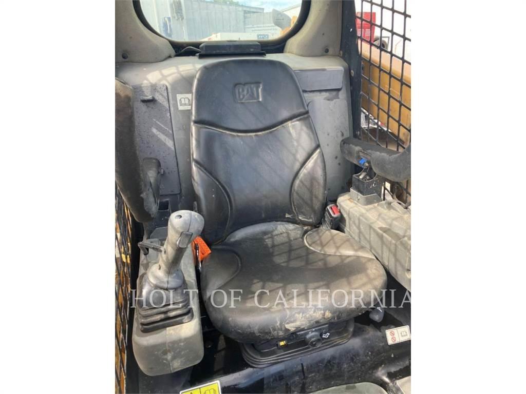CAT 239 滑移装载机
